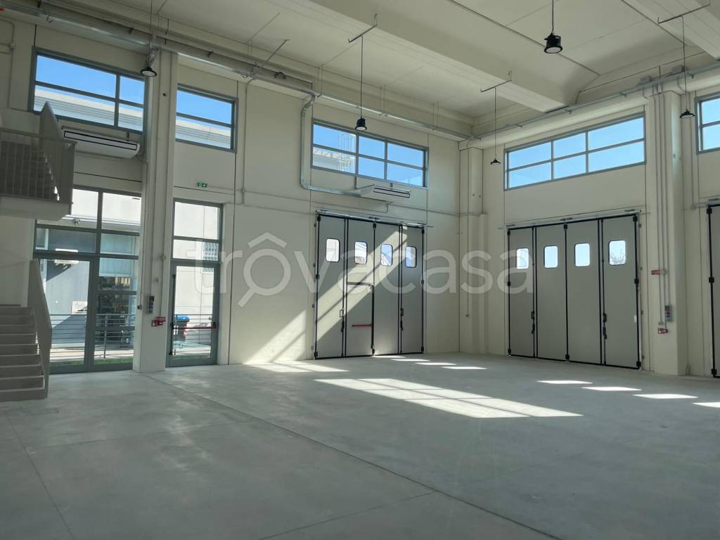 locale commerciale in affitto a San Giuliano Terme in zona Ghezzano