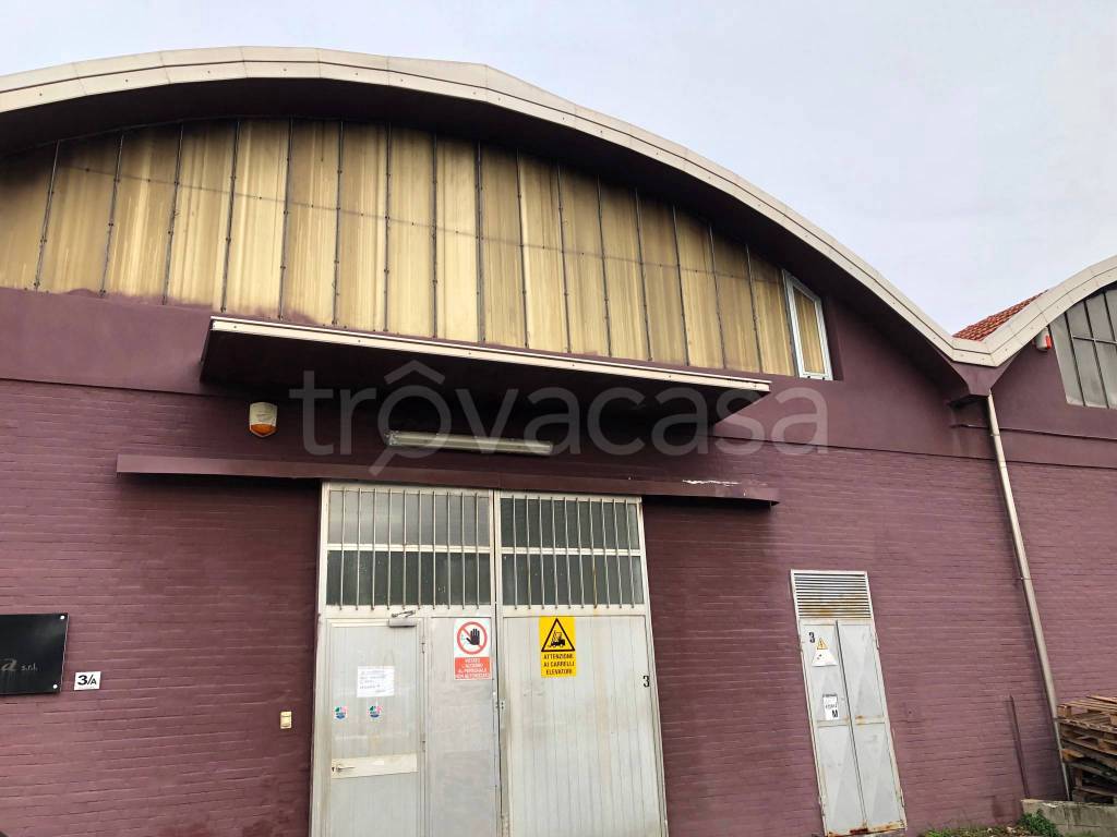 locale commerciale in affitto a Santa Croce sull'Arno