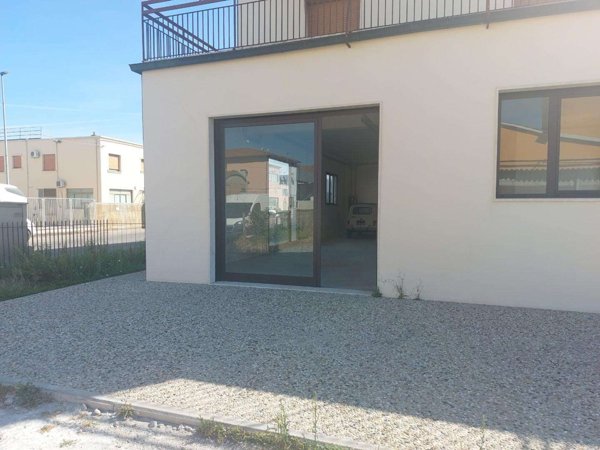 locale commerciale in affitto a Santa Croce sull'Arno