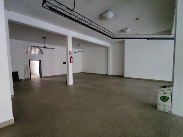 locale commerciale in affitto a Santa Croce sull'Arno