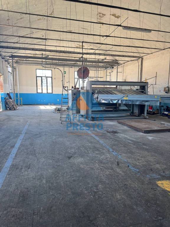 locale commerciale in affitto a Santa Croce sull'Arno