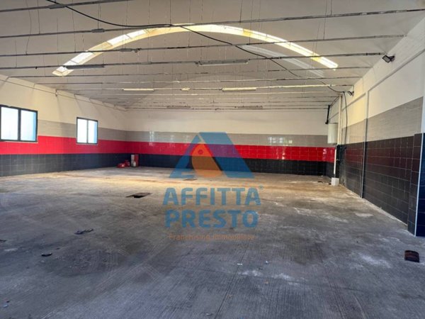 locale commerciale in affitto a Santa Croce sull'Arno