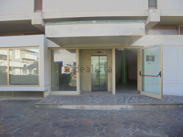 negozio in affitto a Santa Croce sull'Arno