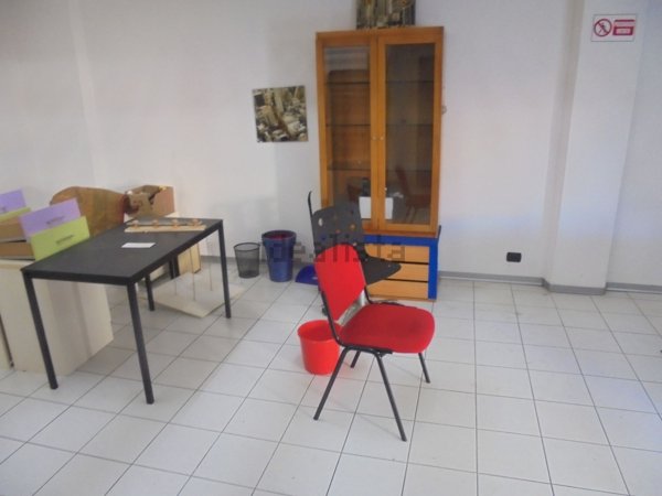 locale commerciale in affitto a Santa Croce sull'Arno