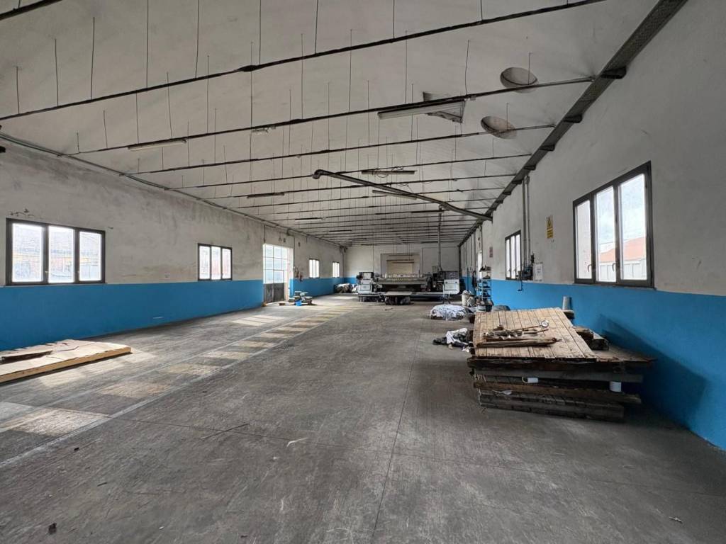 locale commerciale in affitto a Santa Croce sull'Arno