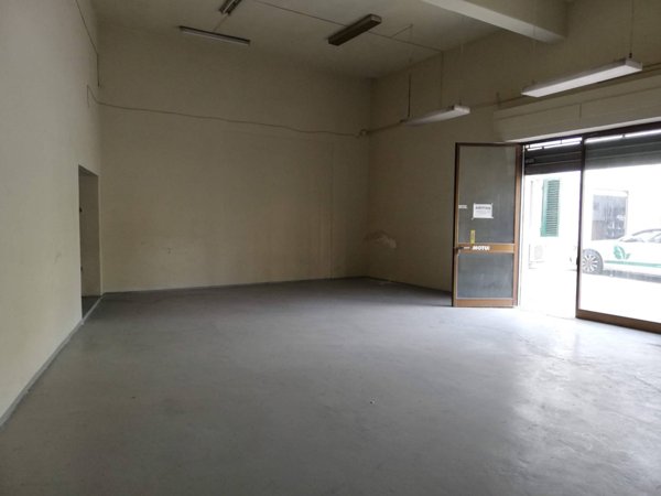 locale commerciale in affitto a Santa Croce sull'Arno