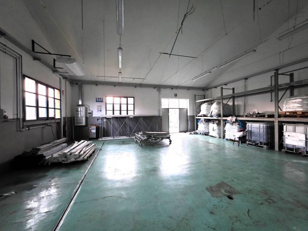 locale commerciale in affitto a Santa Croce sull'Arno