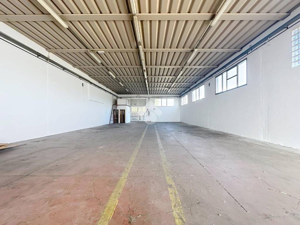 locale commerciale in affitto a Santa Croce sull'Arno