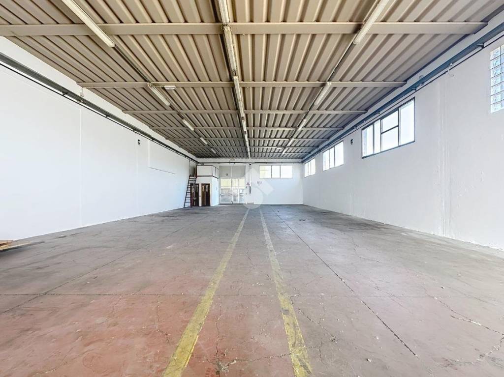 locale commerciale in affitto a Santa Croce sull'Arno