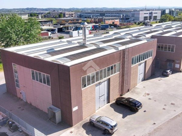 locale commerciale in affitto a Santa Croce sull'Arno