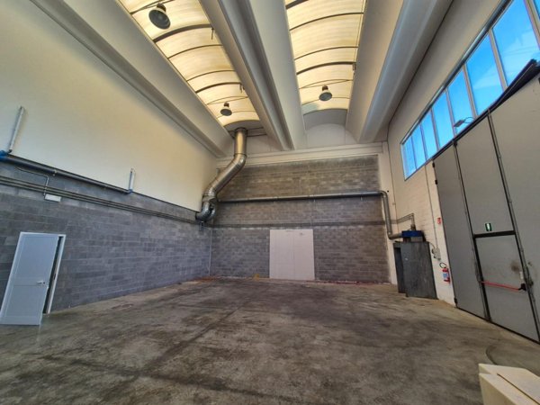capannone in affitto a Santa Croce sull'Arno