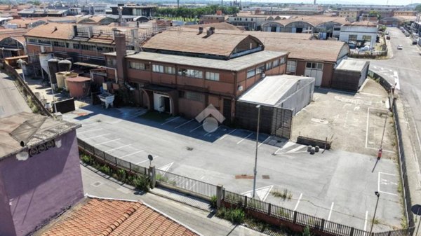 locale commerciale in affitto a Santa Croce sull'Arno