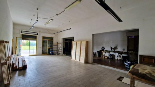 locale commerciale in affitto a Santa Croce sull'Arno