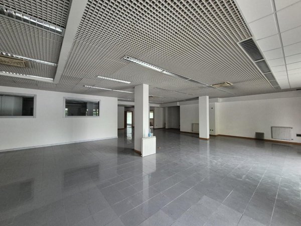 locale commerciale in affitto a Santa Croce sull'Arno