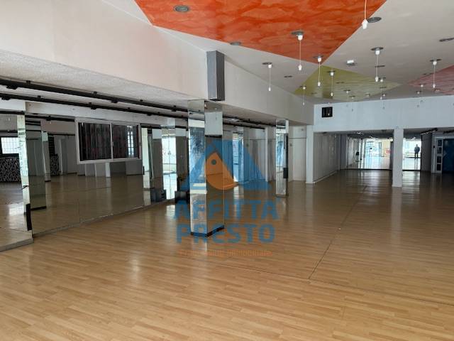 locale commerciale in affitto a Santa Croce sull'Arno