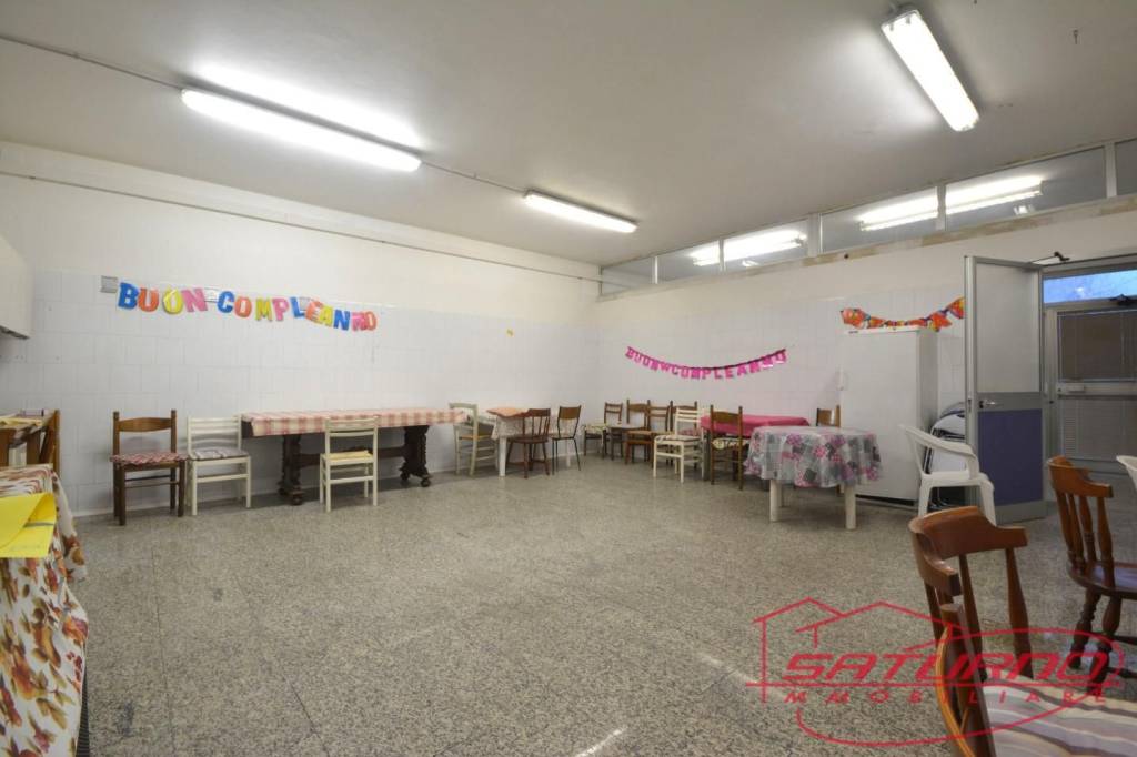 negozio in affitto a Santa Maria a Monte in zona San Donato