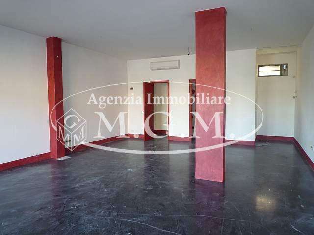 locale commerciale in affitto a Santa Maria a Monte