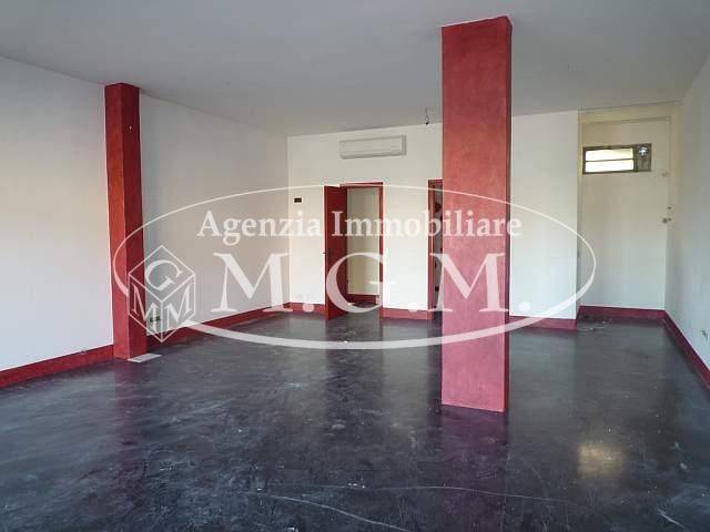 negozio in affitto a Santa Maria a Monte