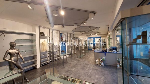 locale commerciale in affitto a Santa Maria a Monte