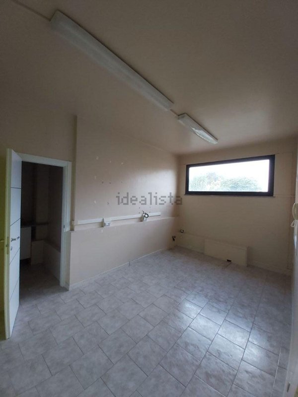 negozio in affitto a Santa Maria a Monte