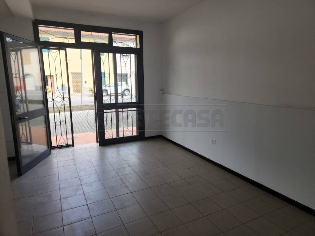 negozio in affitto a Santa Maria a Monte