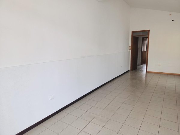 locale commerciale in affitto a Santa Maria a Monte