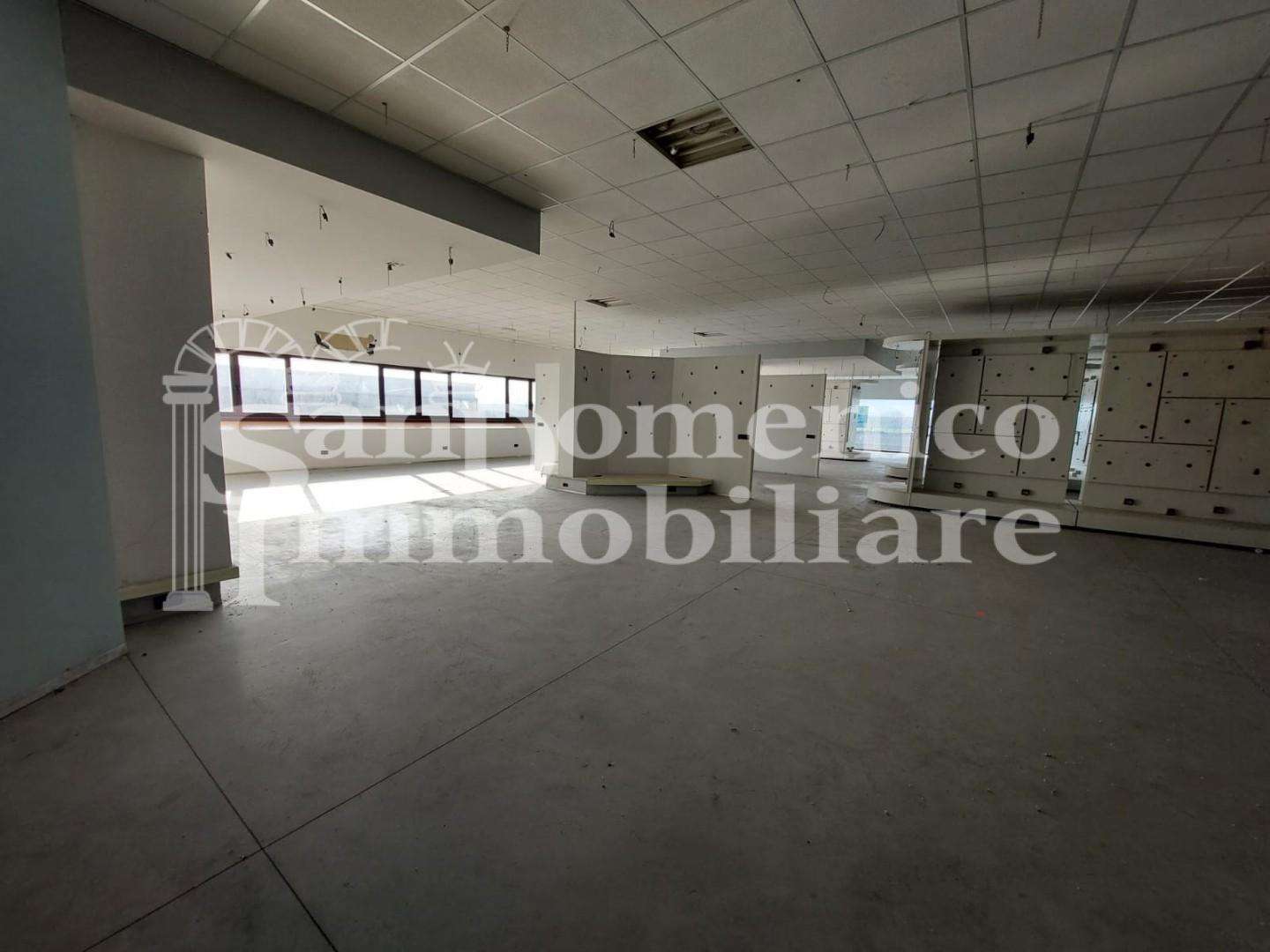 locale commerciale in affitto a Vecchiano