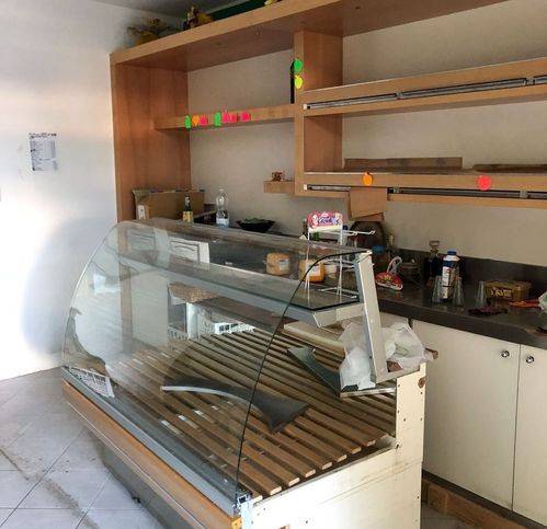 negozio in affitto a Vecchiano in zona Nodica