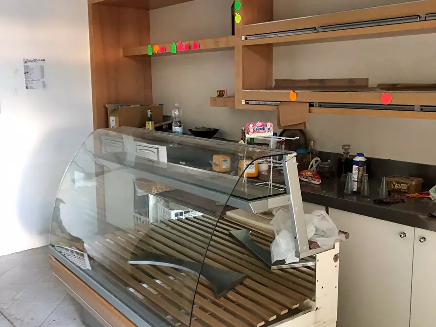 locale commerciale in affitto a Vecchiano