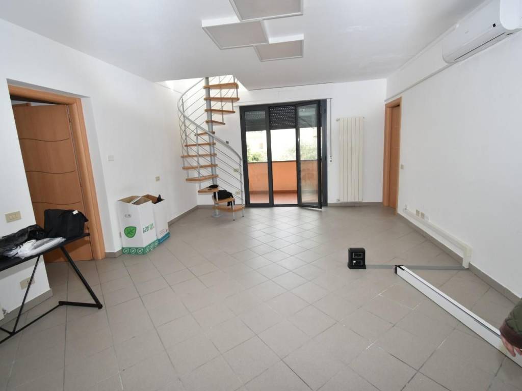 ufficio in affitto a Vecchiano in zona Nodica