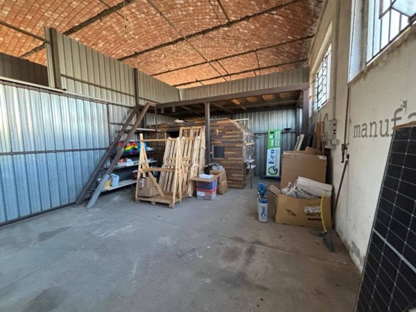 locale di sgombero in affitto a Vicopisano in zona San Giovanni alla Vena
