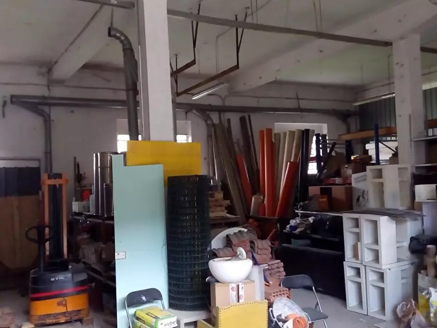 locale di sgombero in affitto a Vicopisano in zona San Giovanni alla Vena