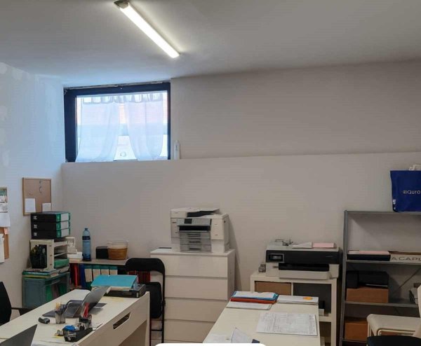 locale commerciale in affitto a Vicopisano in zona San Giovanni alla Vena