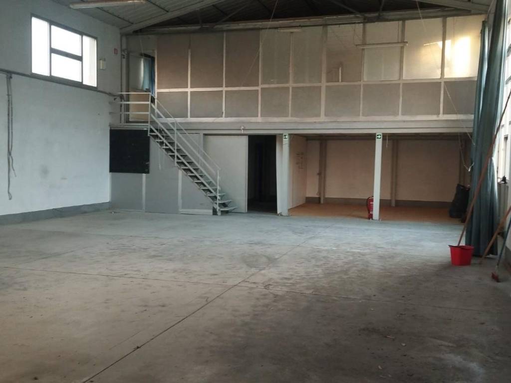 locale commerciale in affitto a Vicopisano