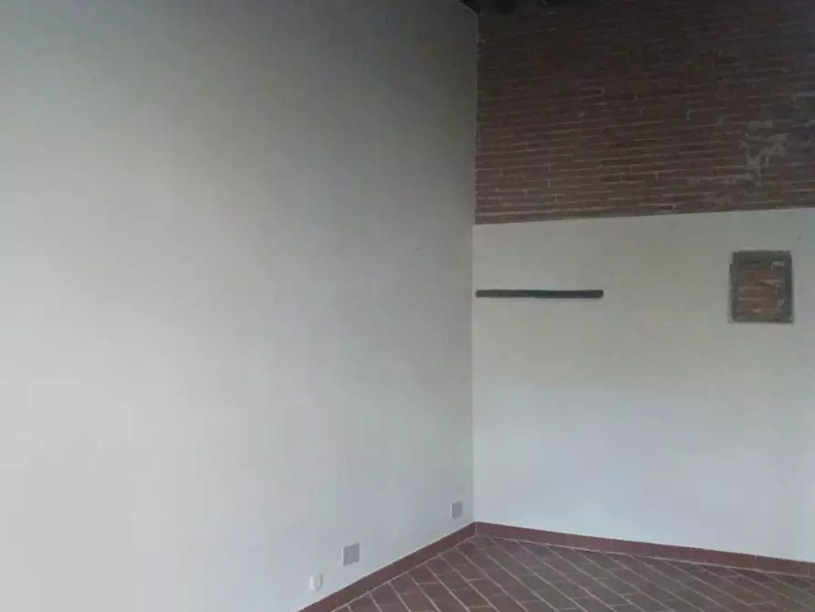 locale commerciale in affitto a Vicopisano