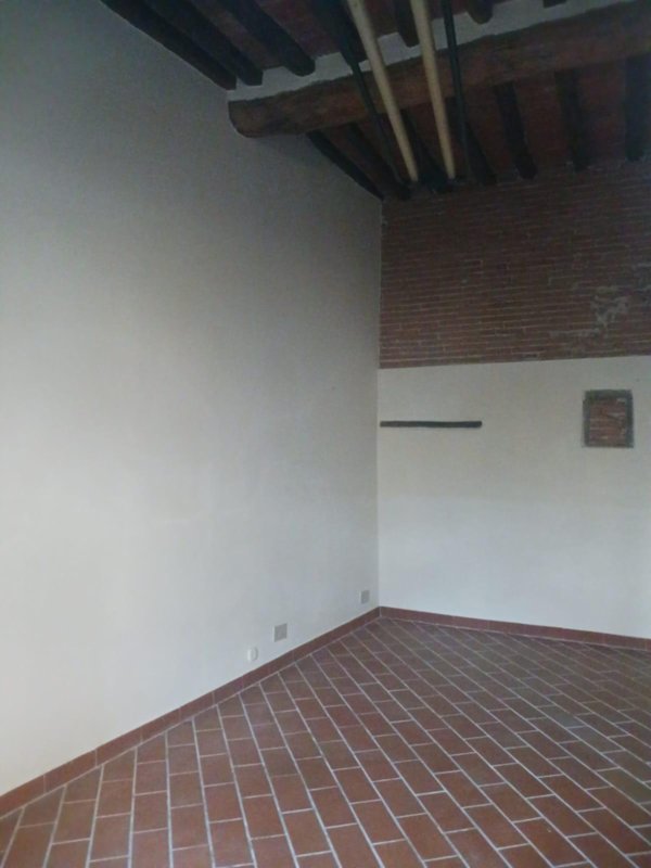 locale commerciale in affitto a Vicopisano