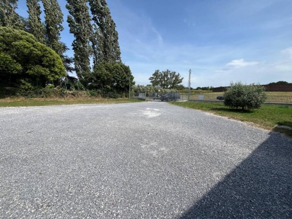 locale commerciale in affitto a Vicopisano in zona San Giovanni alla Vena