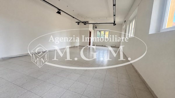 locale commerciale in affitto a Vicopisano