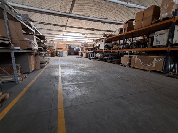 locale commerciale in affitto a Vicopisano