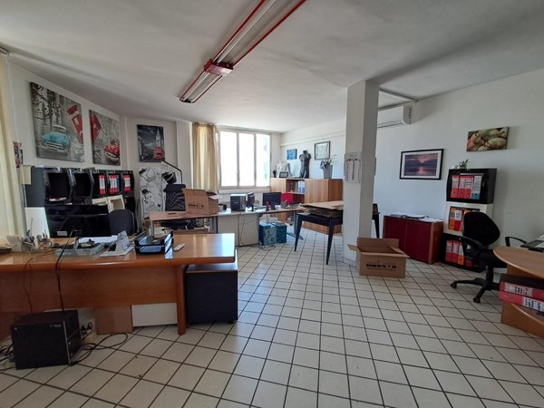 locale commerciale in affitto a Vicopisano