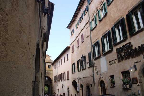 negozio in affitto a Volterra