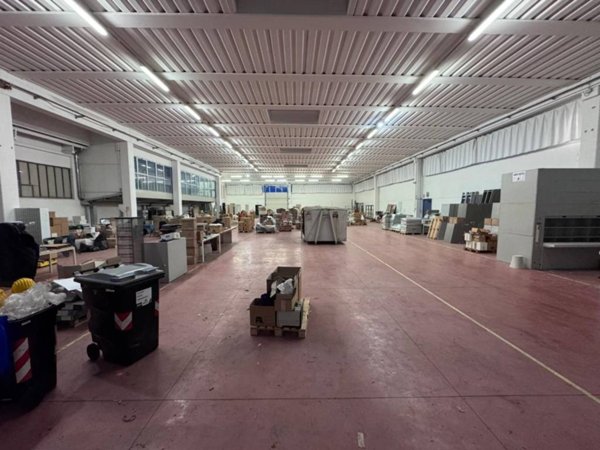 locale commerciale in affitto a Casciana Terme Lari in zona Perignano