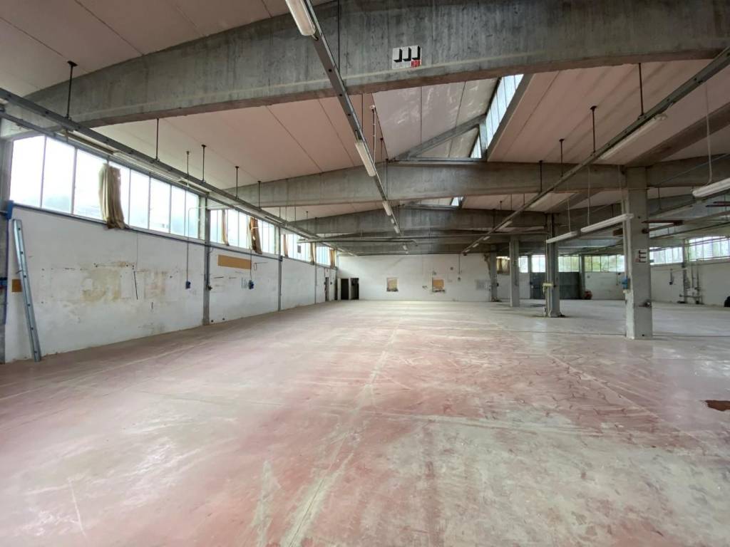 locale commerciale in affitto a Casciana Terme Lari in zona Perignano