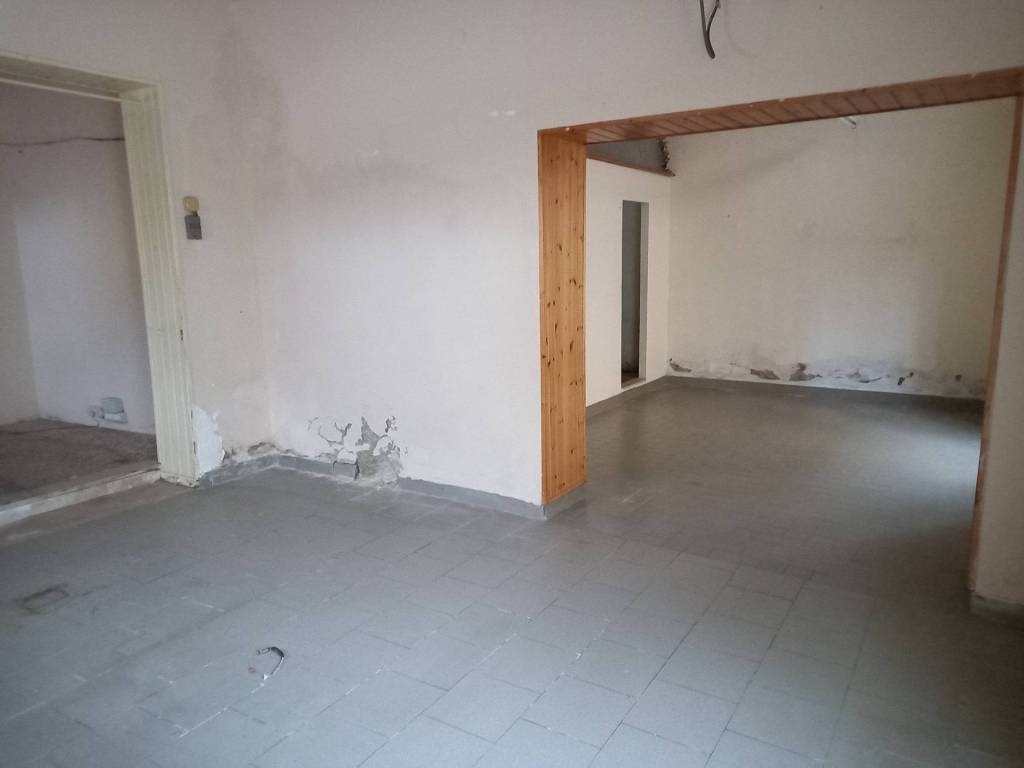 negozio in affitto a Casciana Terme Lari in zona Parlascio