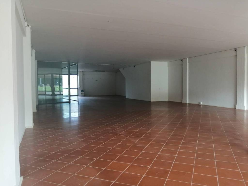 negozio in affitto a Casciana Terme Lari in zona Perignano
