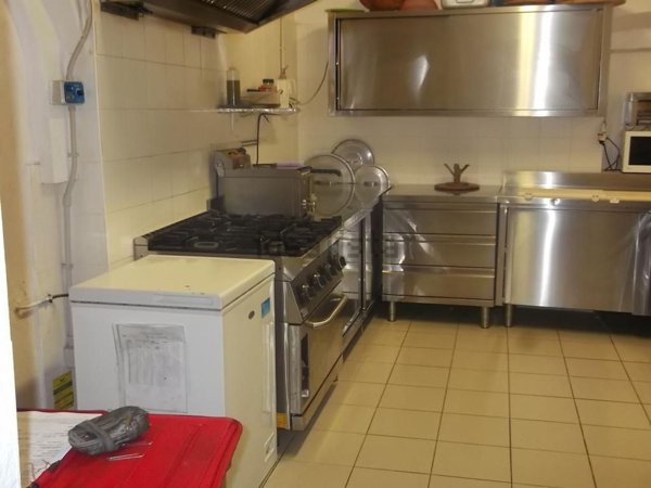 negozio in affitto a Casciana Terme Lari in zona Lari