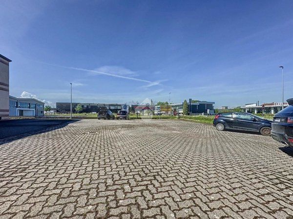 locale commerciale in affitto a Casciana Terme Lari in zona Perignano