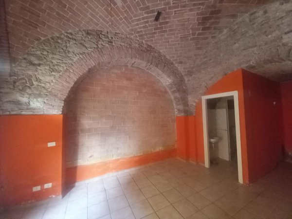 locale commerciale in affitto a Casciana Terme Lari in zona Lari