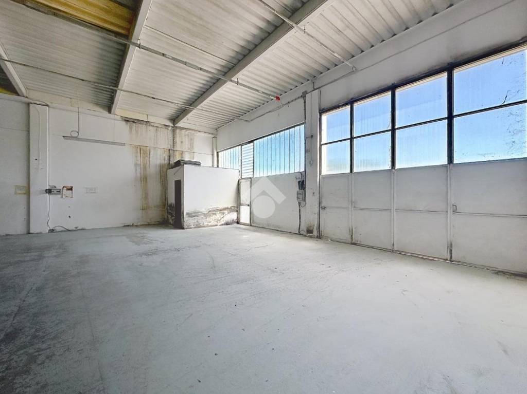 locale commerciale in affitto a Casciana Terme Lari in zona Perignano