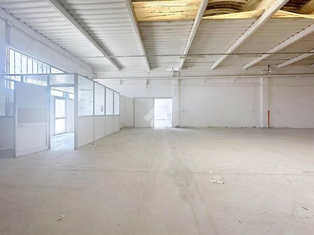 locale commerciale in affitto a Casciana Terme Lari in zona Perignano